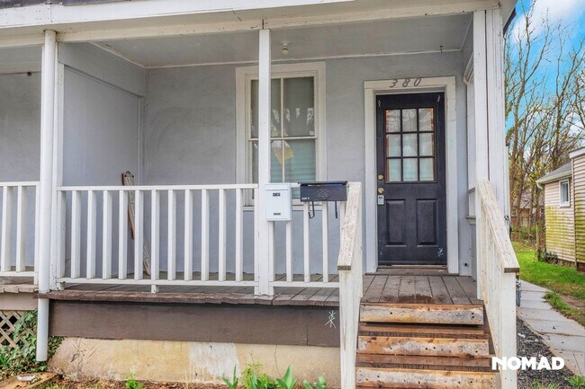 Building Photo - Charming 2BR Duplex in Salem