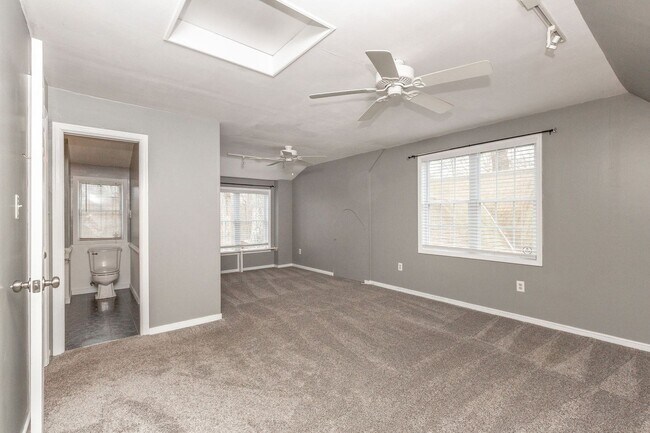 Building Photo - Serene Living in Chesterfield