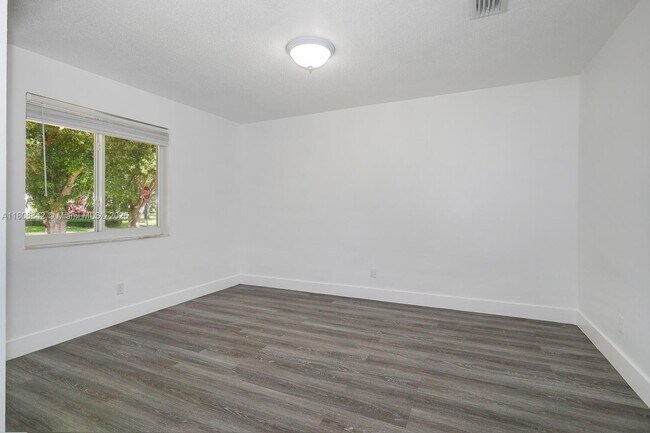 Building Photo - 900 Benevento Ave