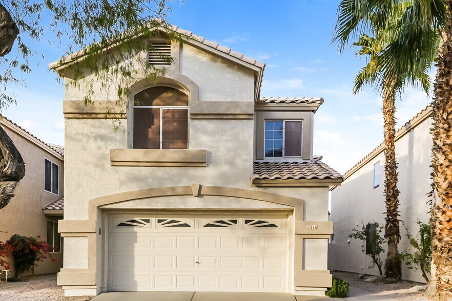 Primary Photo - 1316 E Thunderhill Pl