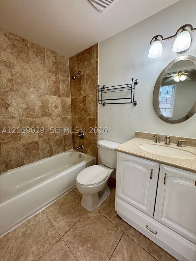 Building Photo - 16743 Hemingway Dr