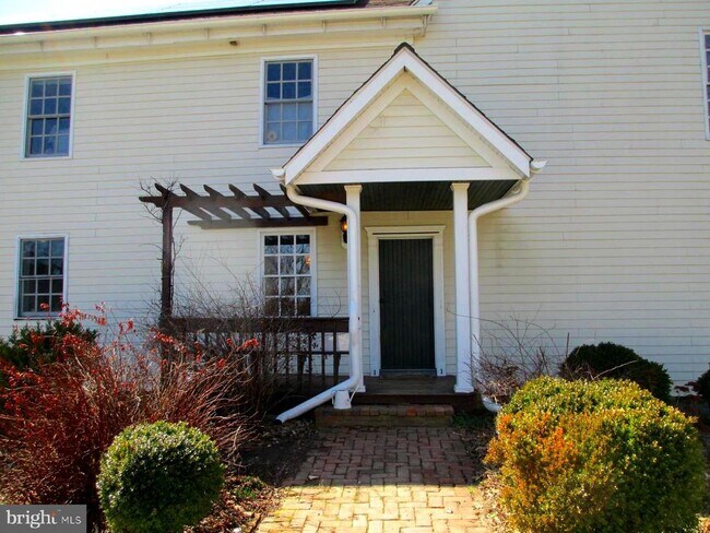 Building Photo - 8355 Broad Neck Rd