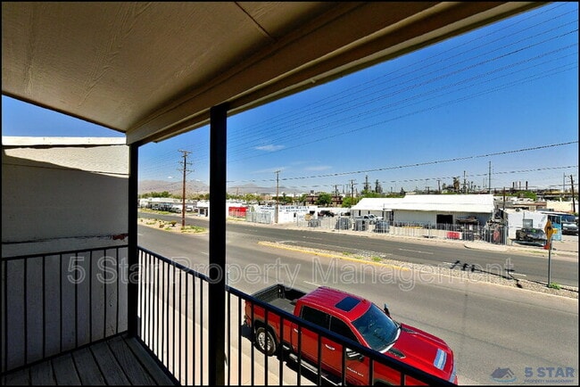 Building Photo - 6806 Alameda Ave