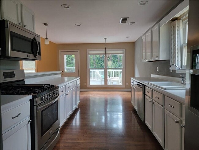 Building Photo - 2790 Suwanee Lakes Trail NW