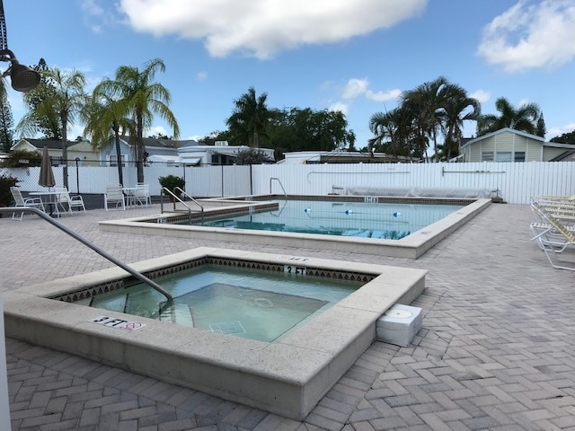 Building Photo - 16300 Pine Ridge Rd