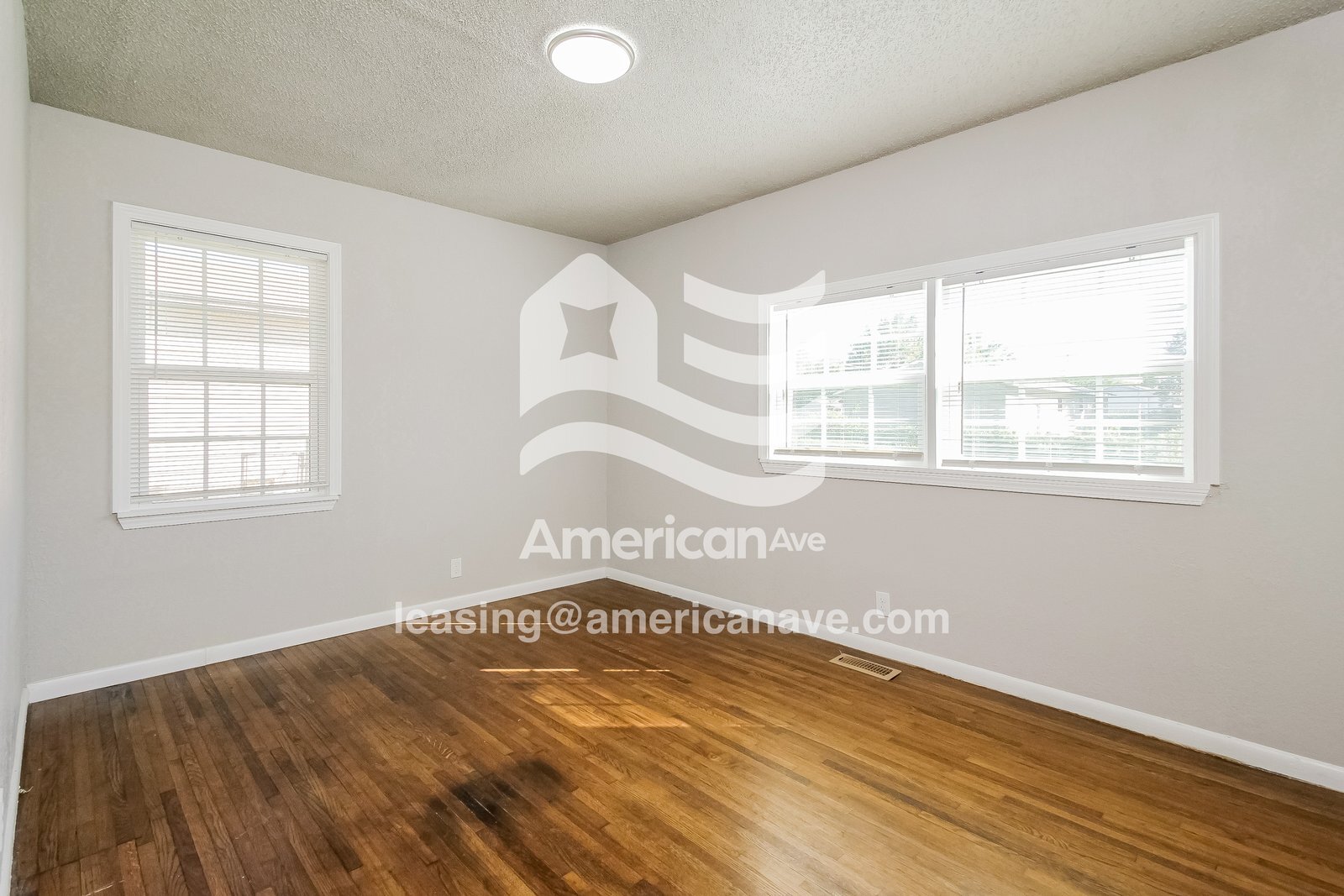 Building Photo - 875 E 53rd St N