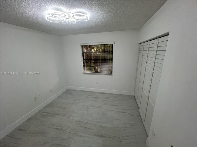 Building Photo - 9501 E Calusa Club Dr
