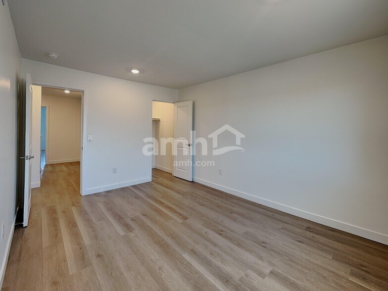 Building Photo - 6287 W Paseo Vito