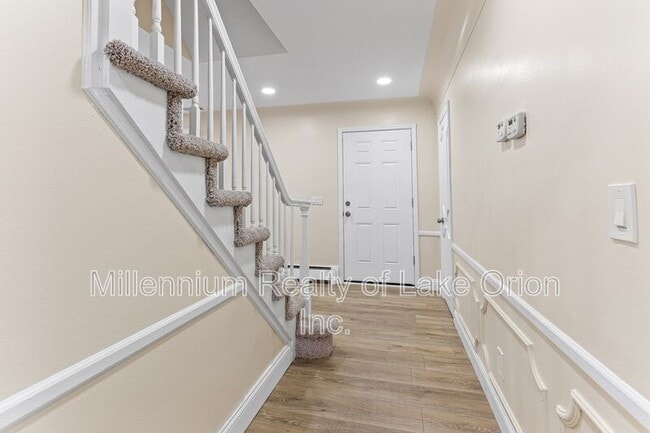 Building Photo - 24034 Meadowlark St