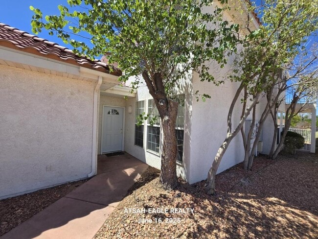 Building Photo - 1200 Glen Canyon Dr