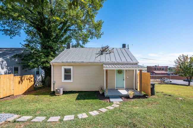 Building Photo - 403 Polk St