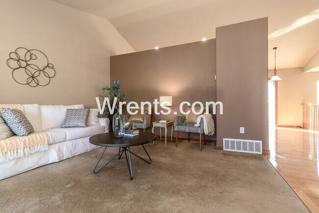 Building Photo - Beautiful Northside Home! Available Mid Ap...