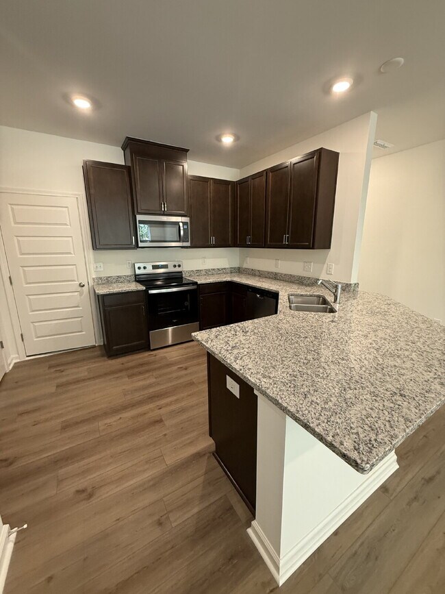 Building Photo - 3 bed 2 and half bath home in Mebane