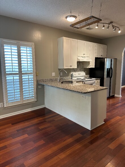 Building Photo - 233 Mossy Oak Way