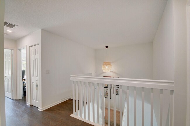 Building Photo - 2622 Sawyer Terrace