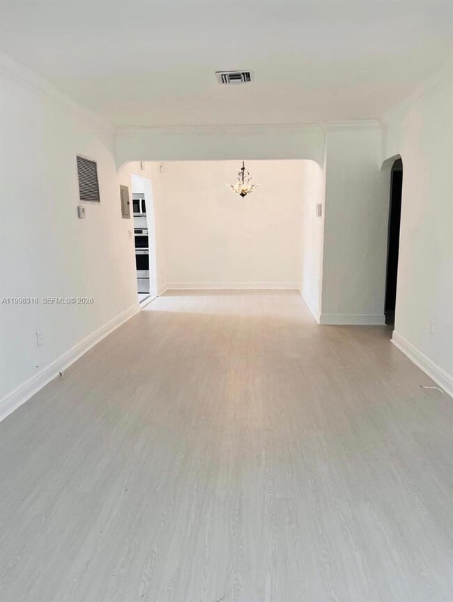 Building Photo - 1641 Arthur St