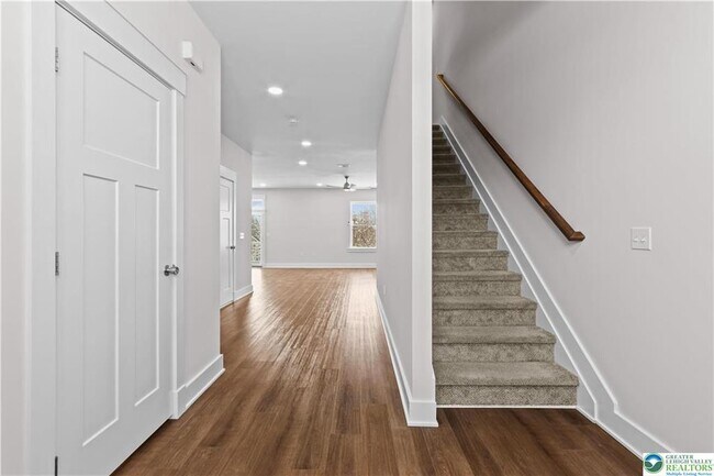 Building Photo - 1674 Best Pl