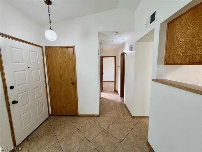 Building Photo - 525 Close Ave