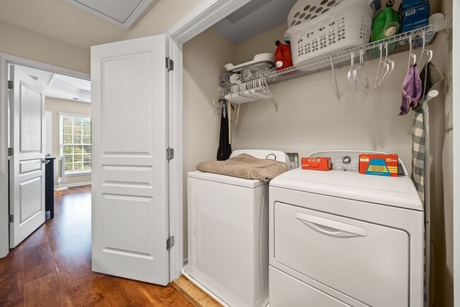 Building Photo - Extremely well-maintained 3-bedroom, 3.5 bath townhome in Baxter Village!