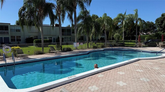 Building Photo - 12 Willowbrook Ln