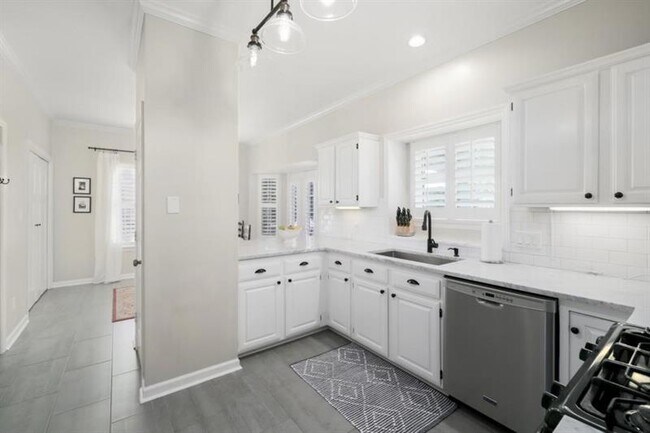 Building Photo - 12080 Greenmont Walk