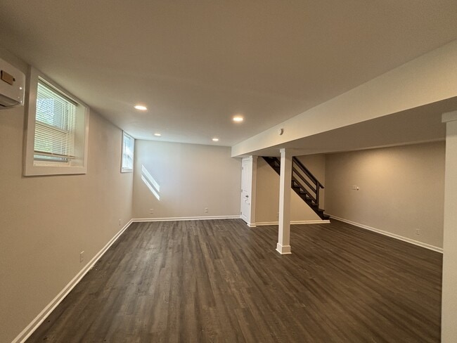 Building Photo - 2718 Oakwood Ave