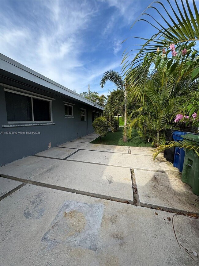 Building Photo - 1134 NW 6th Ave