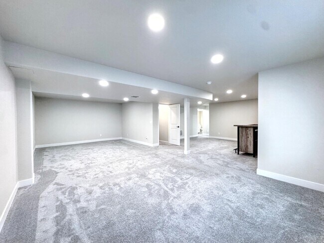 Building Photo - 9344 Beaver Brook Dr