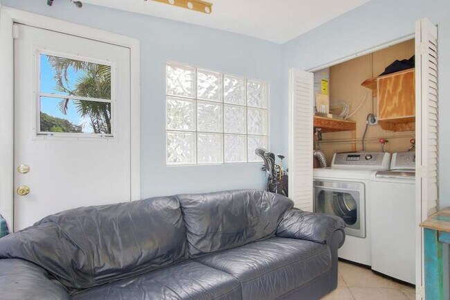 Building Photo - 601 N Pennock Ln