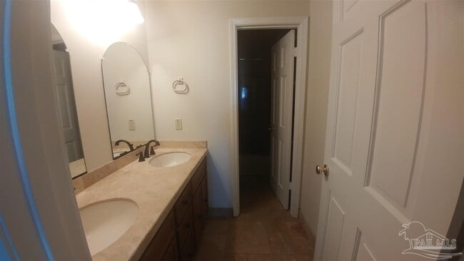 Building Photo - 4435 Roxborough Pl