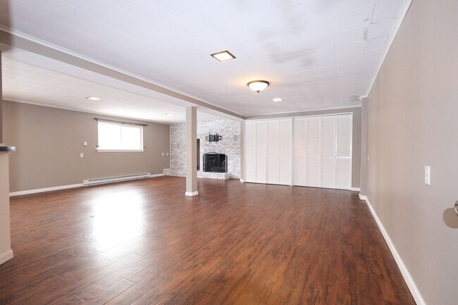 Building Photo - Beautiful 4 Bed 2 Bath w/2 Car Garage