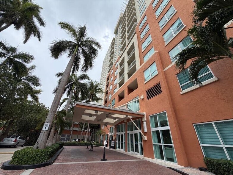 Building Photo - 2000 N Bayshore Dr