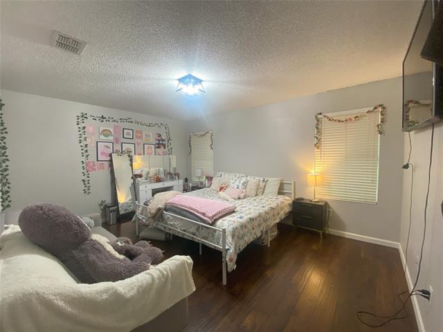 Building Photo - 2224 Maple Dr