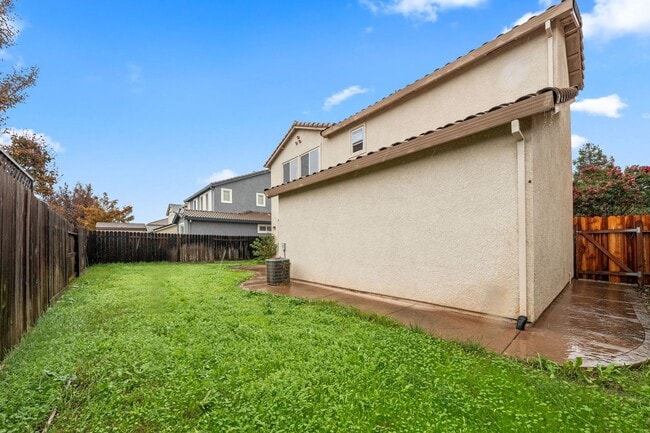 Building Photo - 10228 Pedra Do Sol Way