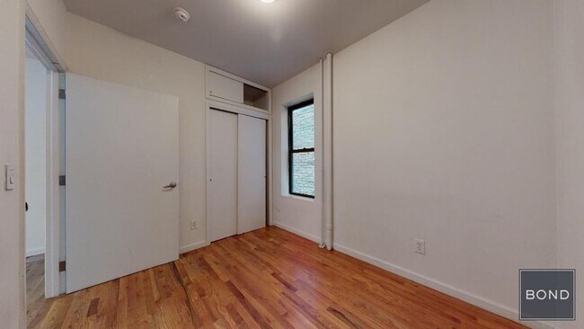 Building Photo - 441 W 51st St