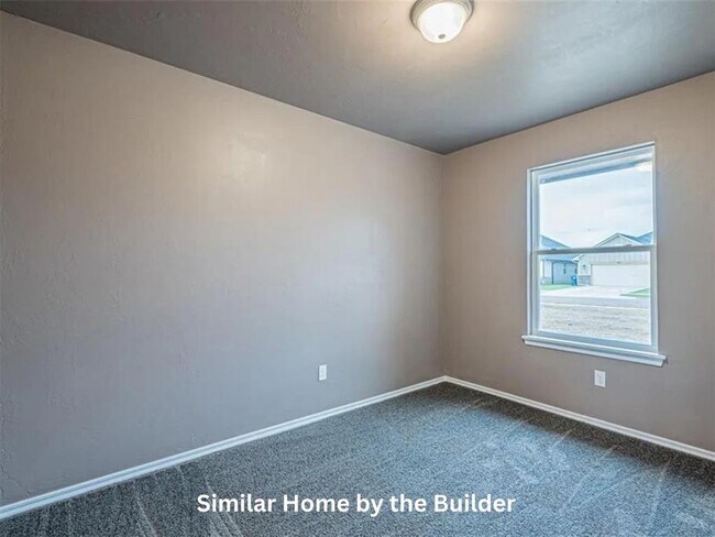 Building Photo - 1620 Highland Loop