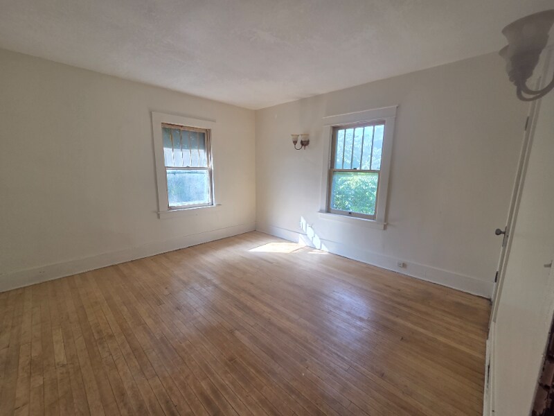 Building Photo - 1907 N Oakley St