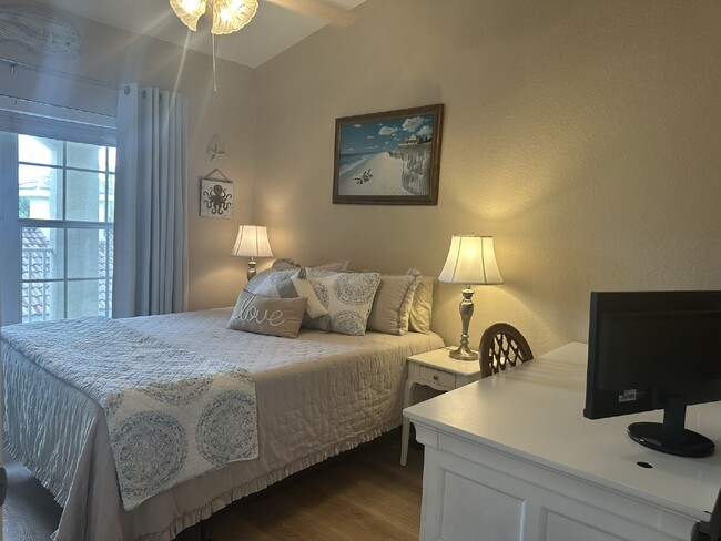 Building Photo - "Charming 2-Bed, 2-Bath Furnished Condo Oa...