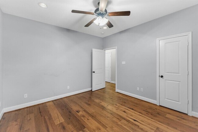 Building Photo - 4857 Dutton Lake Dr