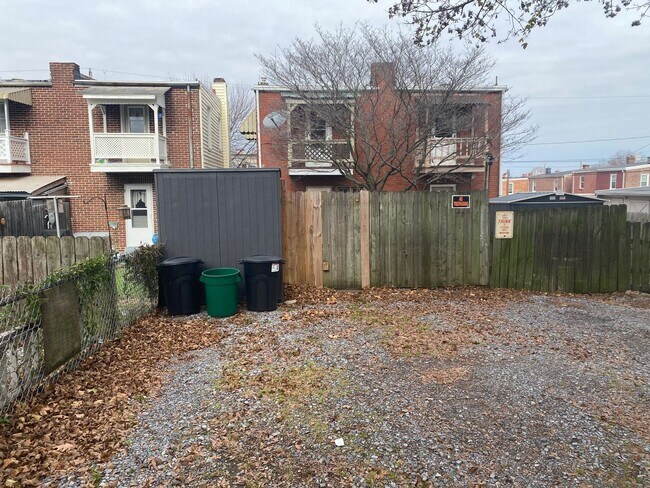 Building Photo - Beautiful 2 Bedroom Semi-Detached Home in Lancaster!