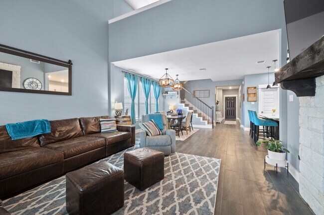 Building Photo - 525 Compania Cove