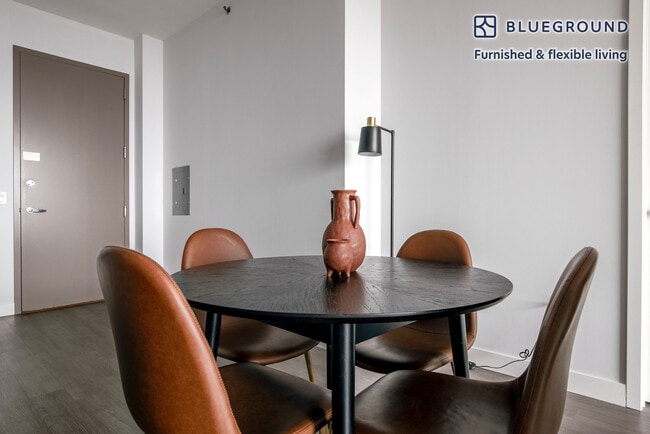 Building Photo - 1000 S Clark St