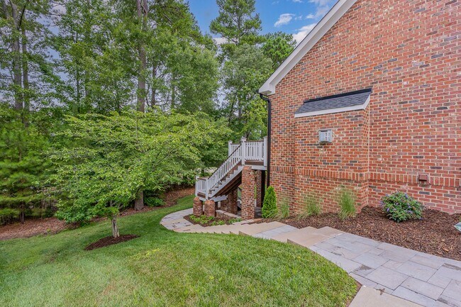 Building Photo - Stylish Renovation with Golf Course Views in a Prime Raleigh Location!