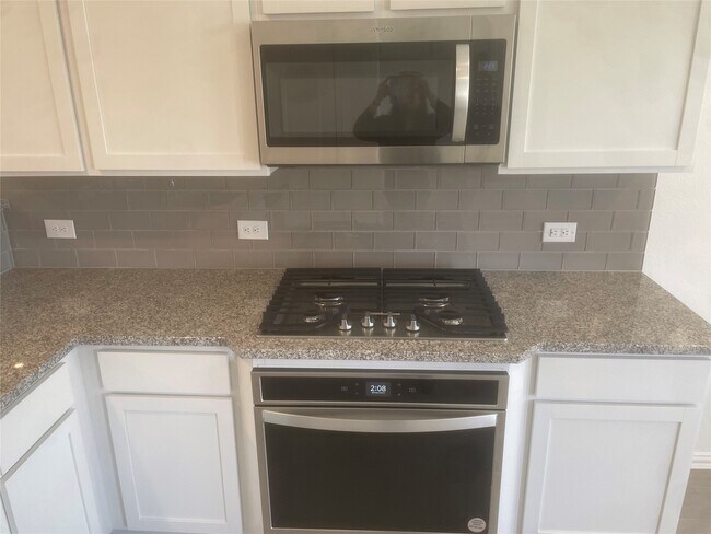 Building Photo - 8111 Royal Palm Ct
