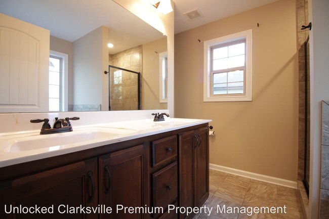 Building Photo - 5 br, 3 bath House - 1684 Putnum Drive