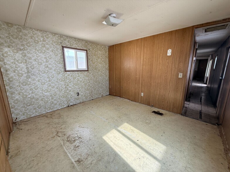 Building Photo - 3601 E Wyoming Ave