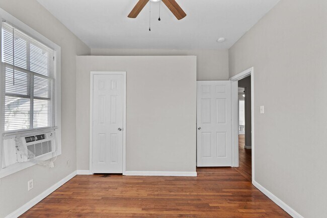 Building Photo - 4020 Avenue O 1/2