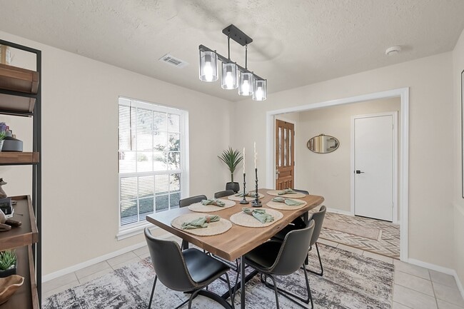 Building Photo - 607 Shenandoah Dr