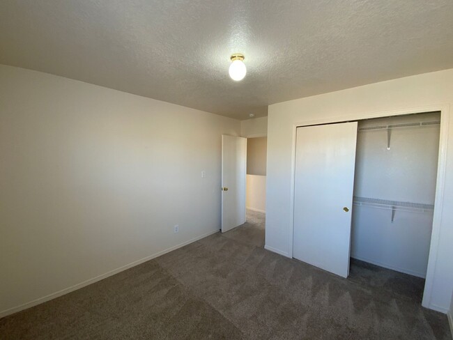 Building Photo - 3 Bedroom Home Near Unser Blvd SW & Tower ...