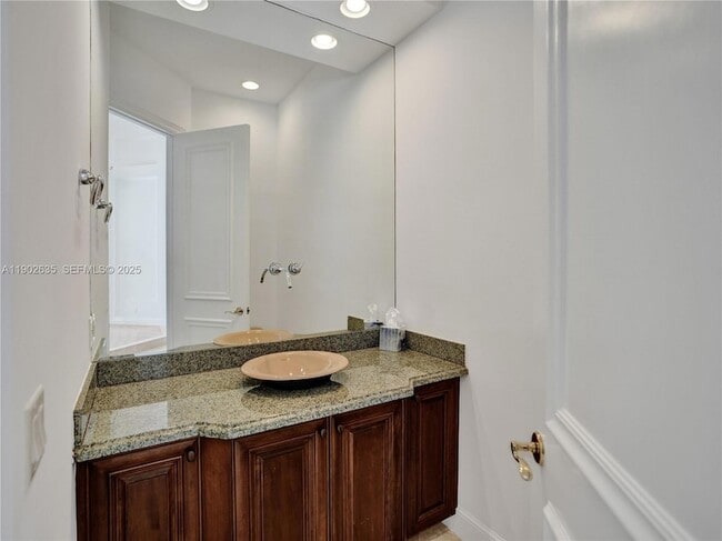 Building Photo - 16291 Bristol Pointe Dr